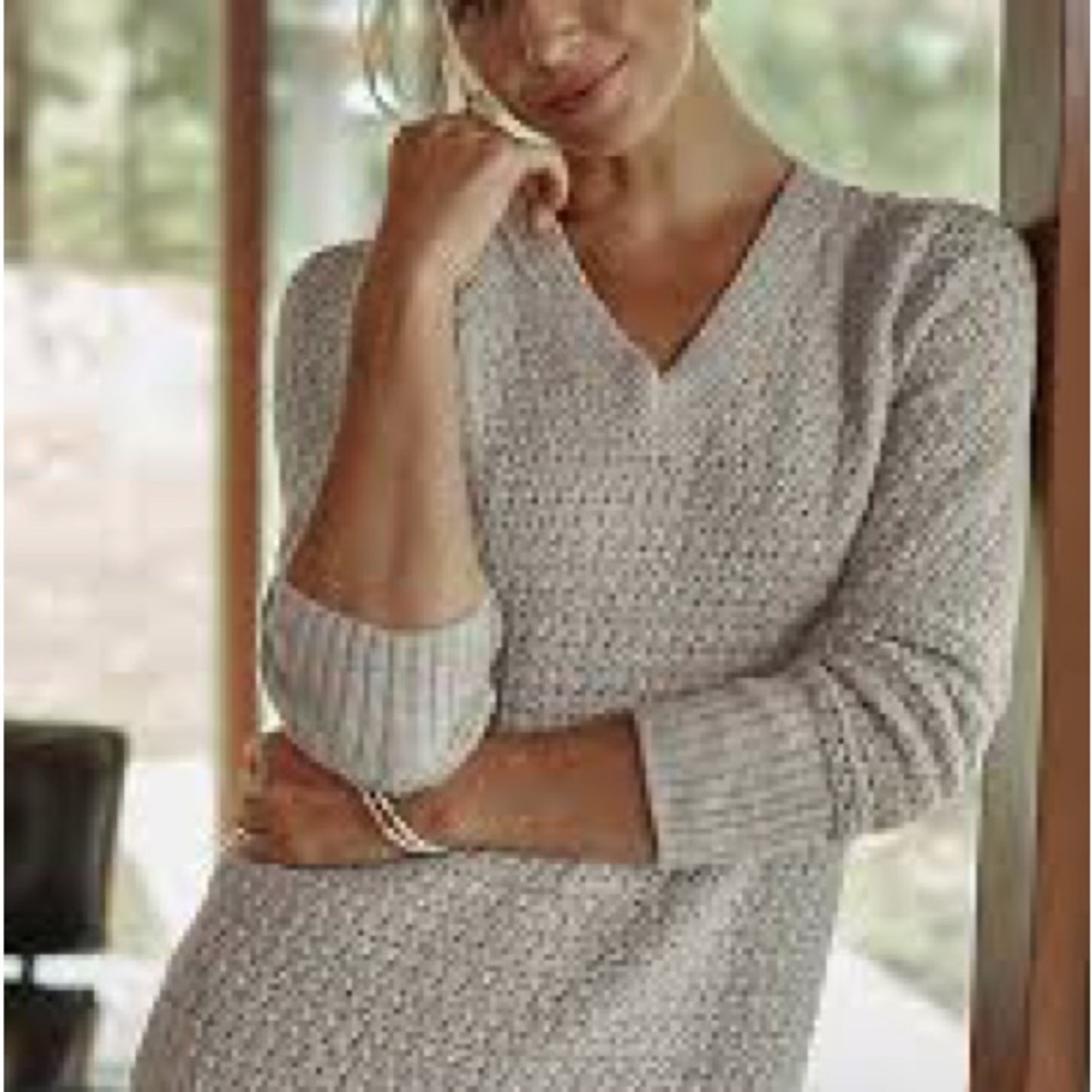 J. Jill Textured V-Neck Sweater in Light Gray/Tan